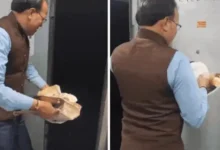 Viral Video OBHS staff broke the rule in a moving train, Railways took major action