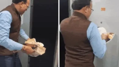 Viral Video OBHS staff broke the rule in a moving train, Railways took major action