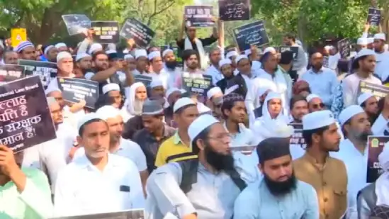 protest against waqf amendment bill 2024 at jantar mantar