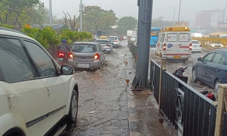 Bengaluru floods; Roads submerged in water, 3-year-old child dies