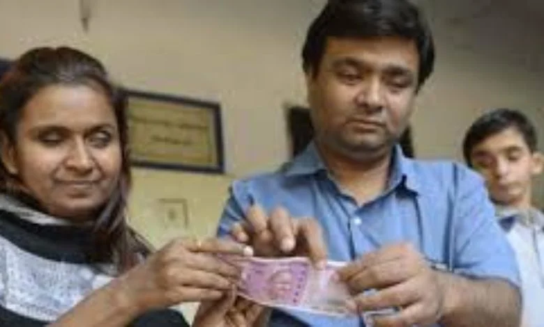 How do blind people know which note is worth what? There is this special sign on the note...