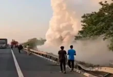 expressway from nadiad closed after chemical tanker overturns