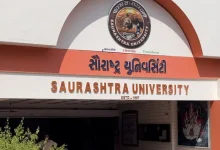 Clerk taking bribe at Saurashtra University