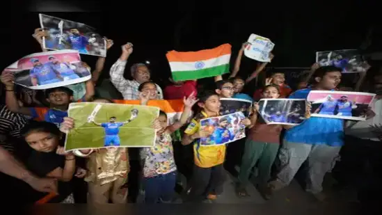 indian team returns with champions trophy