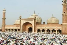 Clashes during prayers at Jama Masjid, Shia and Sunni Muslims come face to face