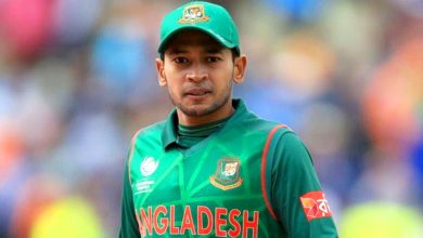 Mushfiqur Rahim waving goodbye during his last ODI match