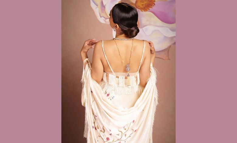 sonam kapoor new fashion trends backless