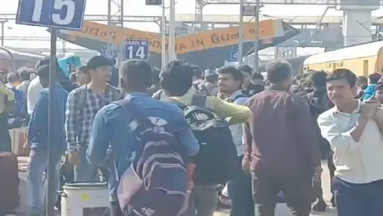 huge rush of passengers at surat's udhna railway station before holi