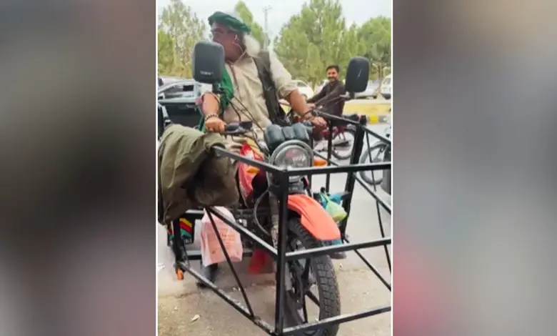 viral Pakistani uncle Desi Jugaad bike safety