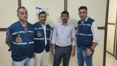 Income Tax Office Superintendent in Vadodara found it difficult to demand a bribe of Rs 500, ACB caught him
