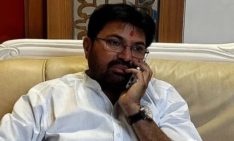 Threat to former state minister Khotkar Minor in custody