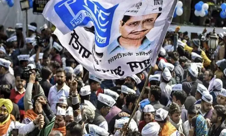 દિલ્હીમાં આમ આદમી પાર્ટીને મોટો ફટકો: 13 કોર્પોરેટરોએ આપ્યા રાજીનામાં, સાથે કરી નવી પાર્ટીની જાહેરાત