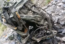 Major accident in Kashmir: Army vehicle falls into 700 feet deep gorge