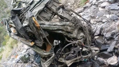 Major accident in Kashmir: Army vehicle falls into 700 feet deep gorge