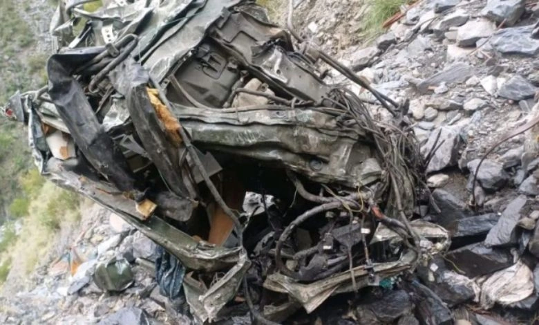 Major accident in Kashmir: Army vehicle falls into 700 feet deep gorge