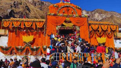 બદરીનાથના કપાટ ખુલ્યા, ભક્તો પર કરવામાં આવી પુષ્પવર્ષા