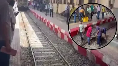 CSMT cleaning machine on track