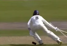 Cricketer Pocket Mobile Playing Viral