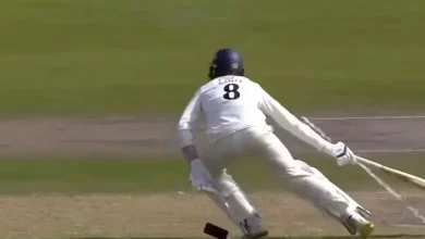 Cricketer Pocket Mobile Playing Viral