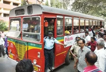 Did the number of tourists decrease as fares increased