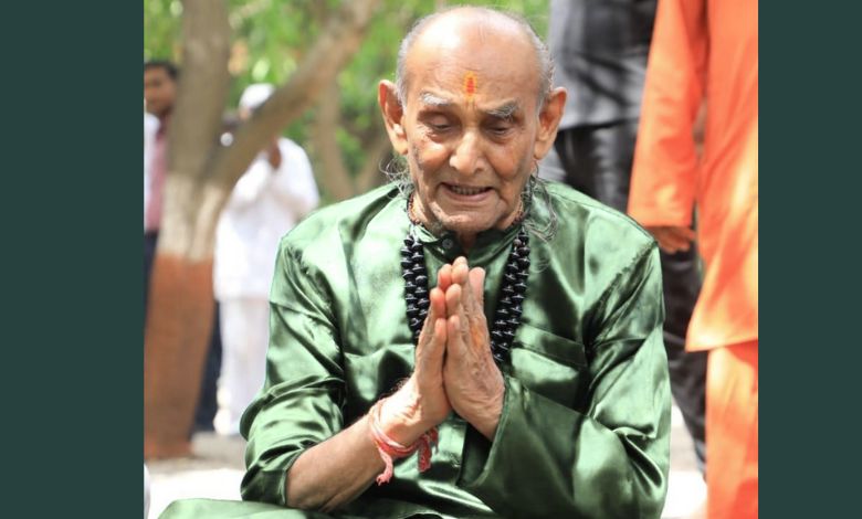 પ્રસિદ્ધ તીર્થધામ પરબધામના મહંત કરસનદાસ બાપુને આવ્યો હાર્ટ એટેક, હોસ્પિટલમાં દાખલ કરાયા