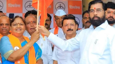 Nirmala Gavit joining Shiv Sena with Eknath Shinde