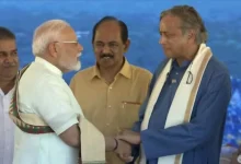 Video of PM Modi and Tharoor on a stage goes viral, opposition in action?