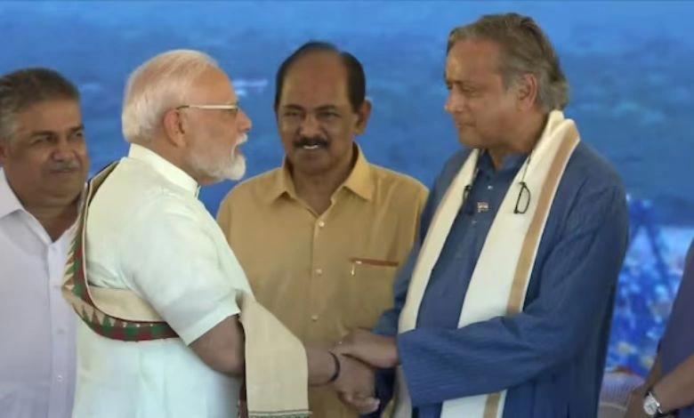Video of PM Modi and Tharoor on a stage goes viral, opposition in action?