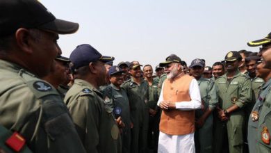 ઓપરેશન સિંદૂર બાદ સૈનિકો વચ્ચે પહોંચ્યા પીએમ મોદી, આદમપુર એરબેઝ પર સૈનિકો સાથે કરી મુલાકાત