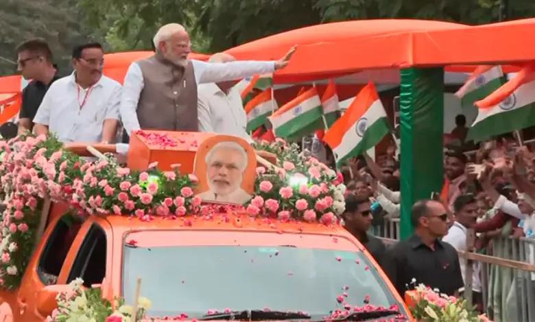 PM's grand road show in Gandhinagar: The capital resonated with the slogan of 'Operation Sindoor'!