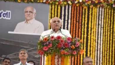 Uproar at Gujarat CM programme in Vadodara