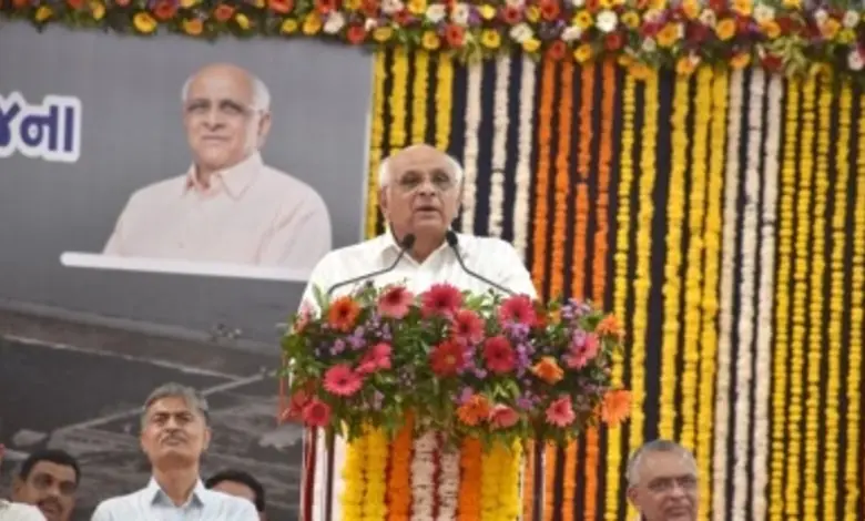 Uproar at Gujarat CM programme in Vadodara