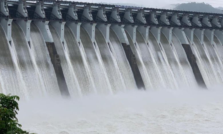 Water level in Gujarat's reservoirs at alarming level, 6 dams completely empty