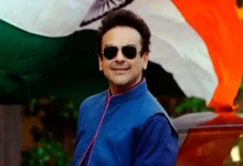 સિંગર અદનાન સામીનું નામ પણ જોડાઈ ચૂક્યું છે. અદનાન સામી પણ પાકિસ્તાની નાગરિક હતા,. પણ ભારતની નાગરિકતા મળ્યા બાદથી તેમણે પોતાની દેશભક્તિ જાહેર કરવામાં કોઈ કમી નથી બાકી રાખી.