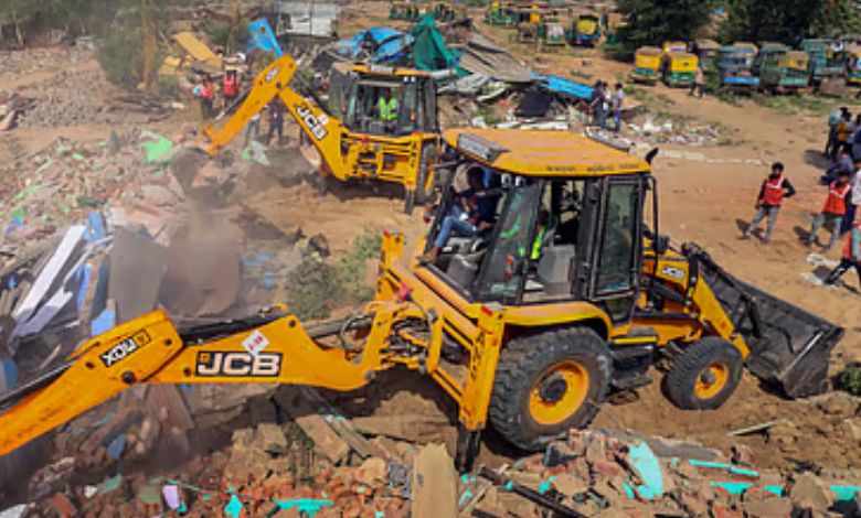 Why was the demolition of Chandola Lake suddenly suspended?