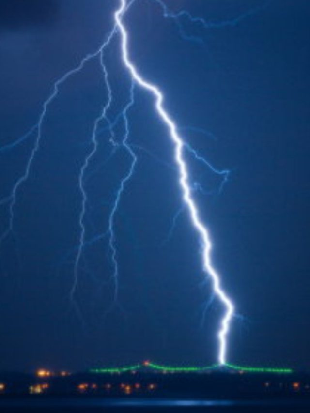 આકાશમાં વીજળી થાય ત્યારે ન્હાવું ન જોઈએ?