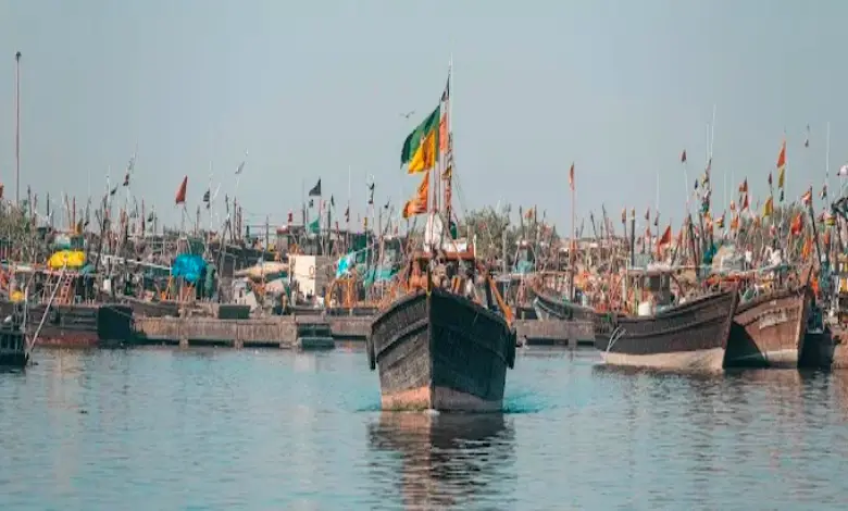 "Gujarat Fisheries Department Bans Fishing Due to Bad Weather"
