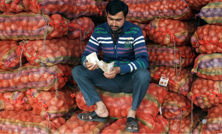 "Gujarat Onion Farmers Face Huge Losses This Year"