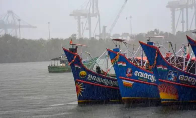 Monsoon arrives in Kerala 8 days early, orange alert in Mumbai