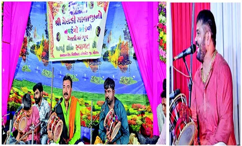 માતાજીનાં નવરંગા માંડવામાં વ્યસ્ત ભુવા, ડાક કલાકાર અને ભક્તોનો સમૂહ ભક્તિમાં લીન