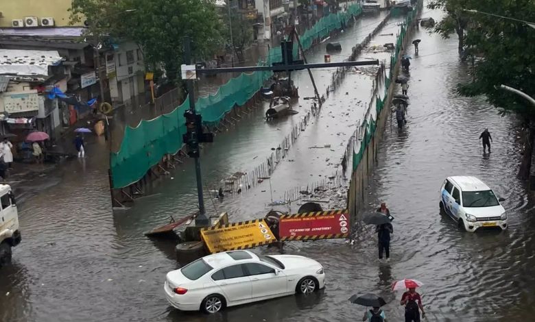 મુંબઈગરાની થયેલી હાલાકી માટે પખવાડિયું વહેલું આવેલો વરસાદ જવાબદાર: સમીક્ષા બેઠકમાં પાલિકા કમિશનરનો સ્પષ્ટ મત