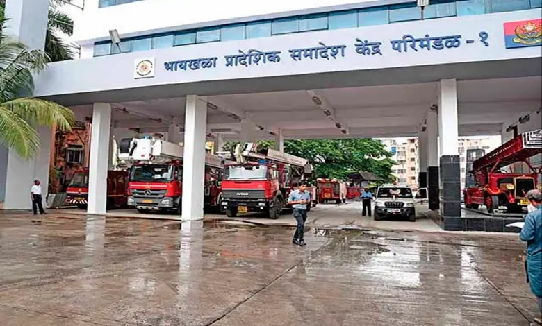 "BJP Protests Rs 40 Crore Staircase Contract in Mumbai"