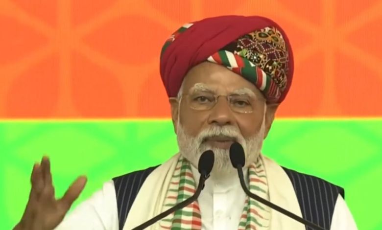 ‘રણ નહીં, ગુજરાતનું તોરણ છે કચ્છ’ વડાપ્રધાન મોદીએ કચ્છી લોકોના ખમીરને બિરદાવ્યું,