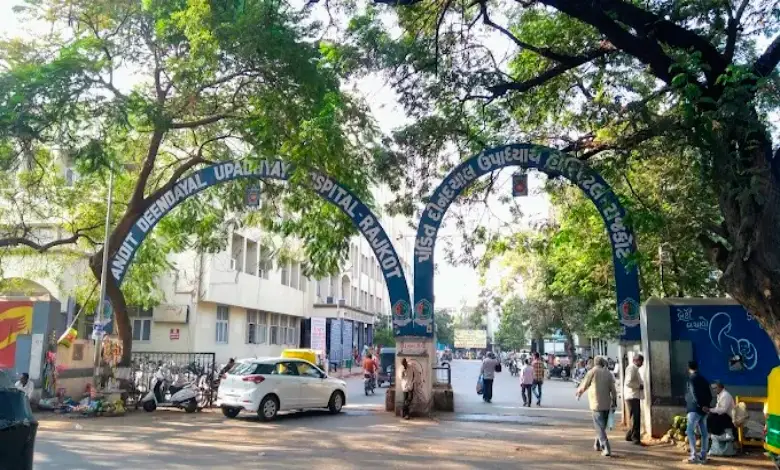 “માનવતાની મિશાલ” રાજકોટ સિવિલ હોસ્પિટલમાં ૧૫ વર્ષથી ગુમ પિતા-પુત્રનું થયું અણધાર્યું મિલન…