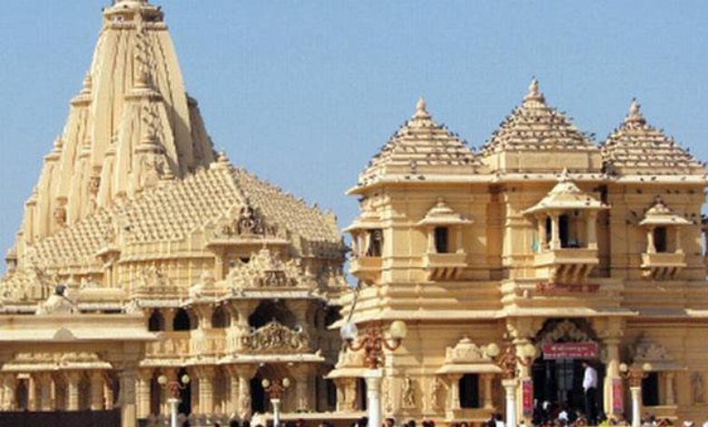 ભારત પાકિસ્તાન તણાવ વચ્ચે ગુજરાતમાં એલર્ટ, સોમનાથ અને દ્વારકા મંદિરની સુરક્ષા વધારવામાં આવી