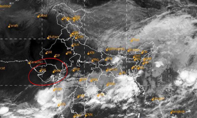ગુજરાત પર તોળાઈ રહ્યો છે વાવાઝોડાના ખતરો, આજે આ વિસ્તારોમાં છે વરસાદનું યલો એલર્ટ