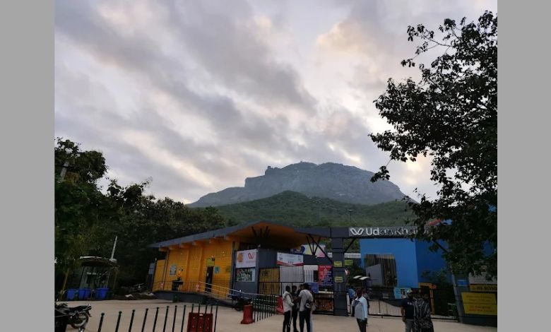 The impact of the weather change was seen on the Girnar Ropeway; Service is currently suspended due to strong winds