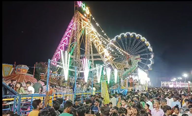માણસા: આનંદ મેળામાં રાઇડમાંથી પટકાયેલી બાળકીનું સારવારમાં મોતઃ લોકોએ કાઢી મૌન રેલી