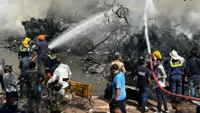 પ્લેન ક્રેશ દુર્ઘટનામાં મૃતકોના પરિવારજનો પહોંચ્યા સિવિલ, માતાની શોધખોળ કરી રહ્યો છે આ પુત્ર