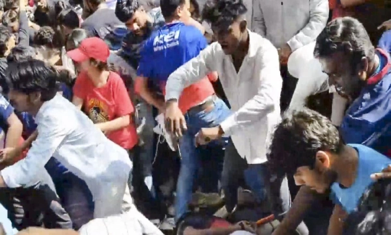 બેંગલુરુમાં આરસીબીનો ધક્કામુક્કી